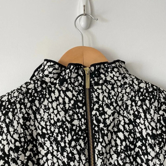 Calvin Klein Ruffle V Neck Sheath Dress Black White Dot Sz 8 - Picture 5 of 8